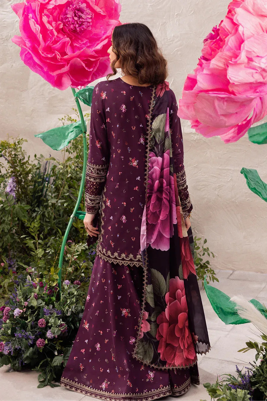 Iznik | Dahlia Embroidered Lawn | DL-06 - Rang-e-Khaas