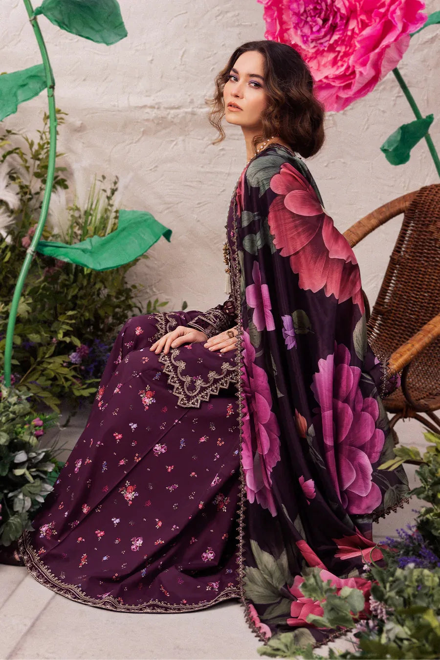 Iznik | Dahlia Embroidered Lawn | DL-06 - Rang-e-Khaas
