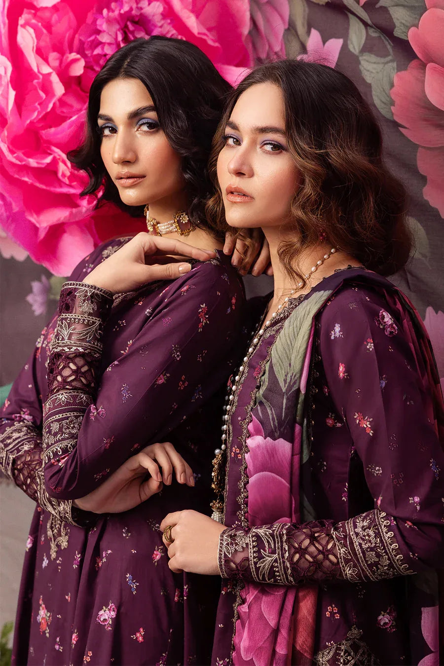 Iznik | Dahlia Embroidered Lawn | DL-06 - Rang-e-Khaas