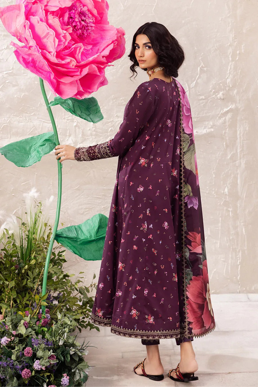 Iznik | Dahlia Embroidered Lawn | DL-06 - Rang-e-Khaas