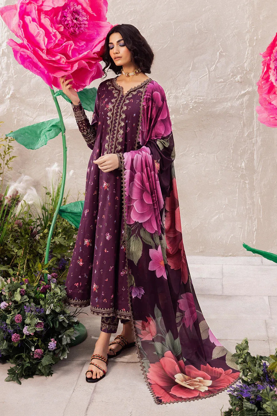 Iznik | Dahlia Embroidered Lawn | DL-06 - Rang-e-Khaas
