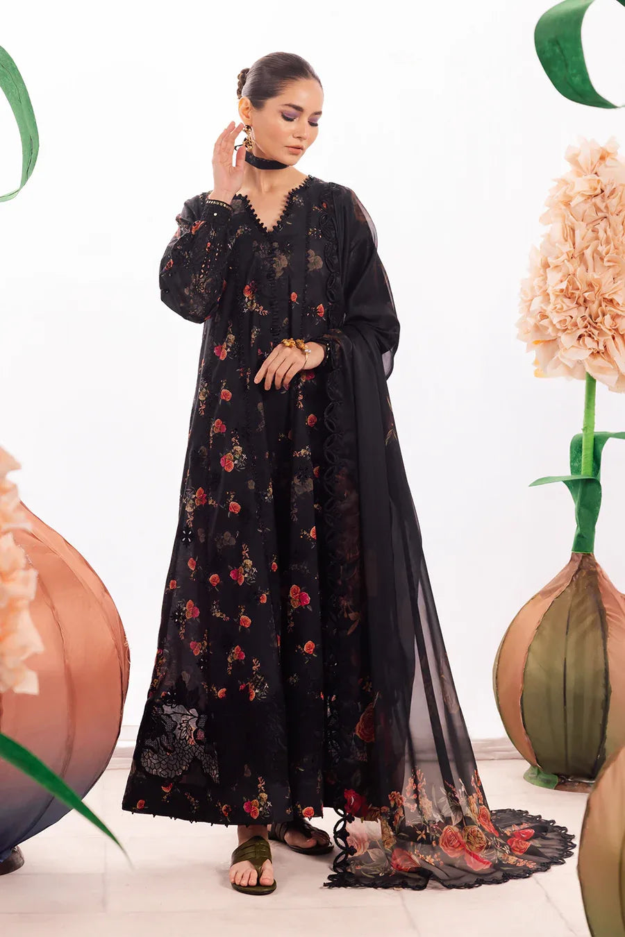 Iznik | Dahlia Embroidered Lawn | DL-08 - Rang-e-Khaas