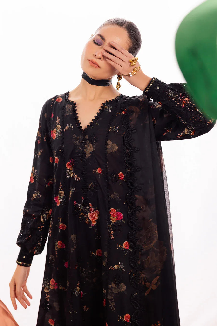 Iznik | Dahlia Embroidered Lawn | DL-08 - Rang-e-Khaas