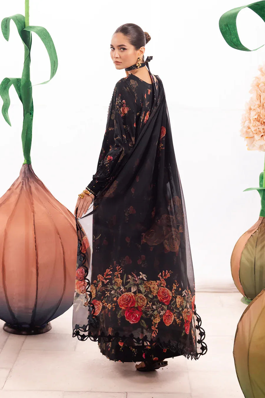 Iznik | Dahlia Embroidered Lawn | DL-08 - Rang-e-Khaas