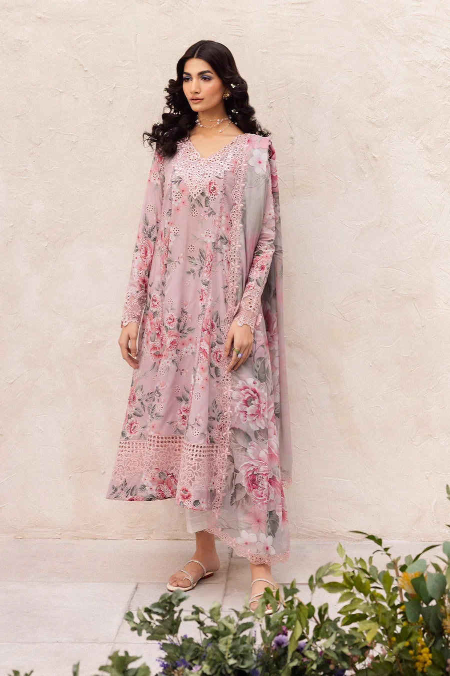 Iznik | Dahlia Embroidered Lawn | DL-09 - Rang-e-Khaas