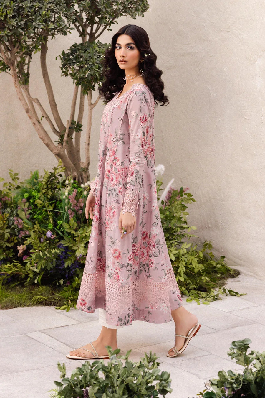 Iznik | Dahlia Embroidered Lawn | DL-09 - Rang-e-Khaas