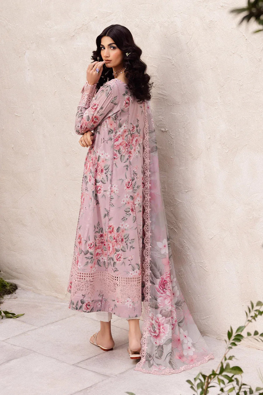 Iznik | Dahlia Embroidered Lawn | DL-09 - Rang-e-Khaas