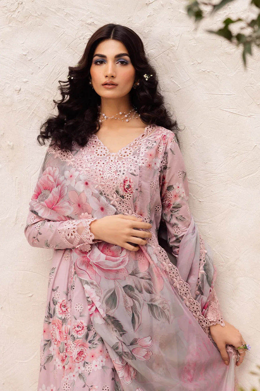Iznik | Dahlia Embroidered Lawn | DL-09 - Rang-e-Khaas
