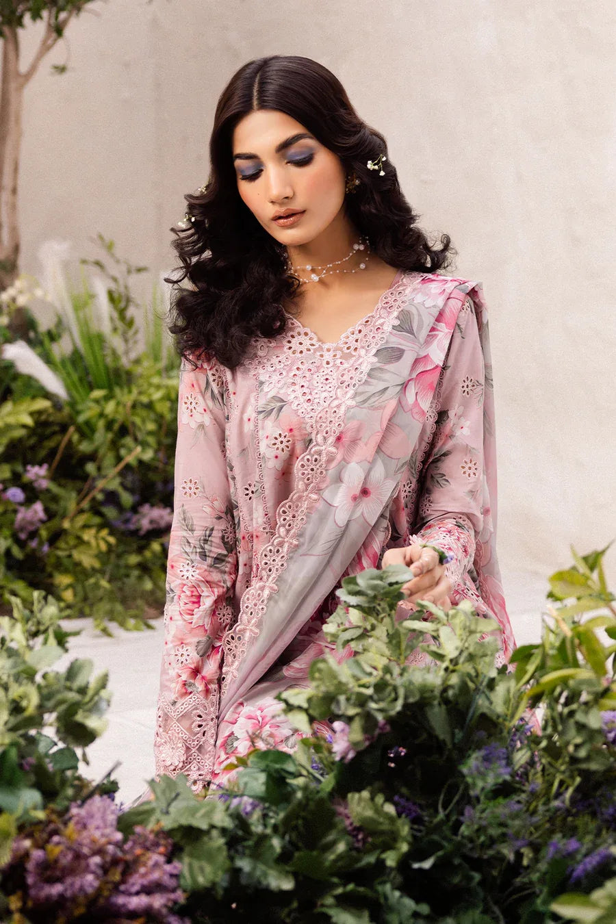 Iznik | Dahlia Embroidered Lawn | DL-09 - Rang-e-Khaas