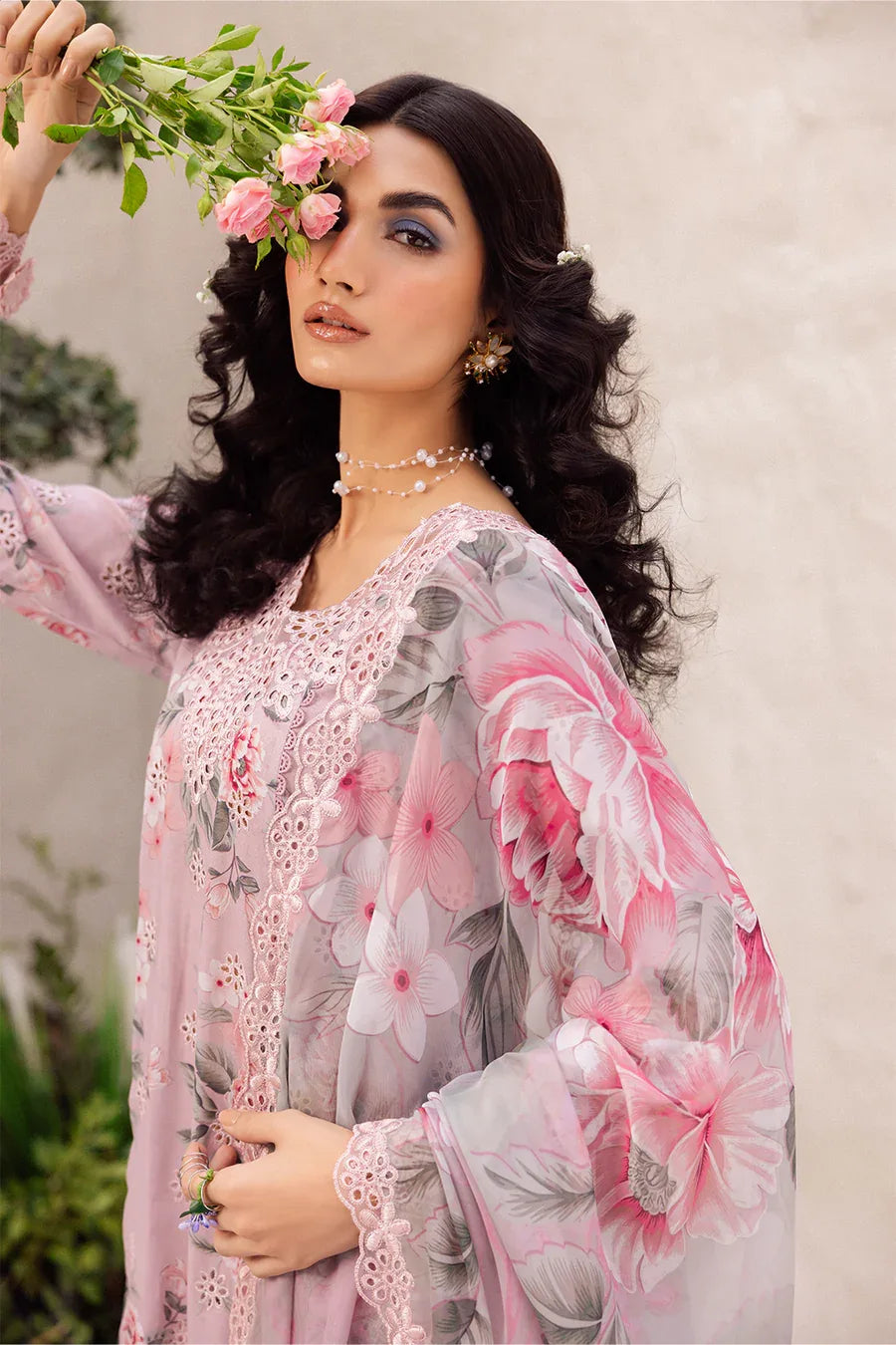 Iznik | Dahlia Embroidered Lawn | DL-09 - Rang-e-Khaas