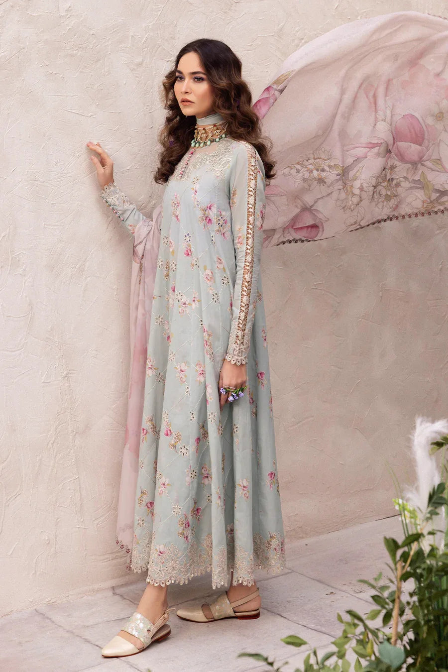 Iznik | Dahlia Embroidered Lawn | DL-10 - Rang-e-Khaas