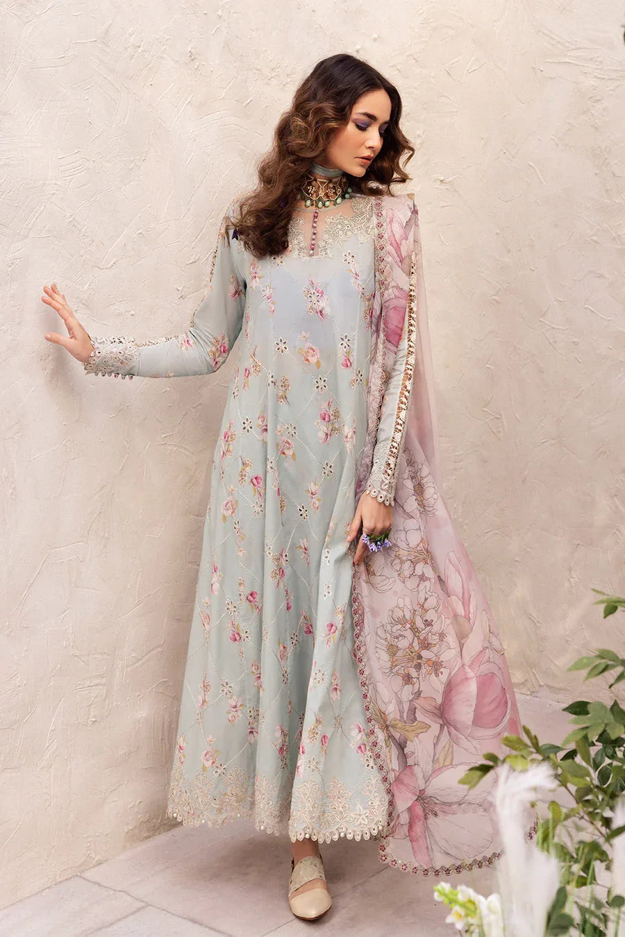 Iznik | Dahlia Embroidered Lawn | DL-10 - Rang-e-Khaas