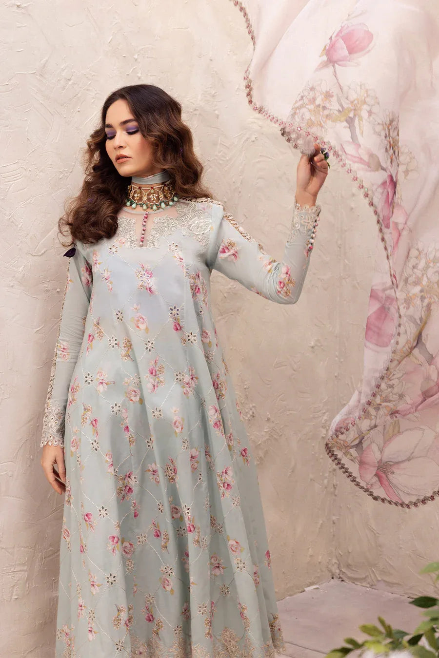 Iznik | Dahlia Embroidered Lawn | DL-10 - Rang-e-Khaas