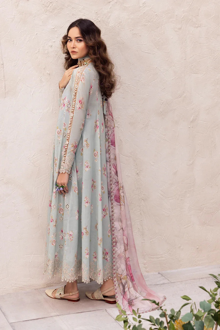 Iznik | Dahlia Embroidered Lawn | DL-10 - Rang-e-Khaas