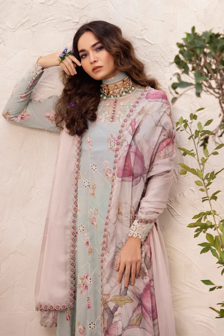 Iznik | Dahlia Embroidered Lawn | DL-10 - Rang-e-Khaas