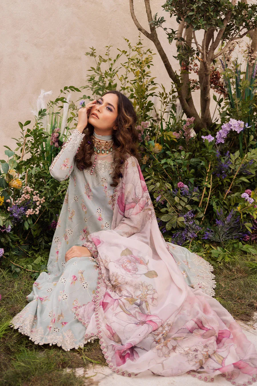Iznik | Dahlia Embroidered Lawn | DL-10 - Rang-e-Khaas