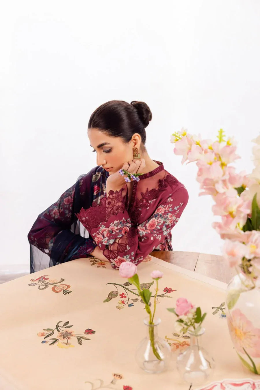 Iznik | Dahlia Embroidered Lawn | DL-11 - Rang-e-Khaas