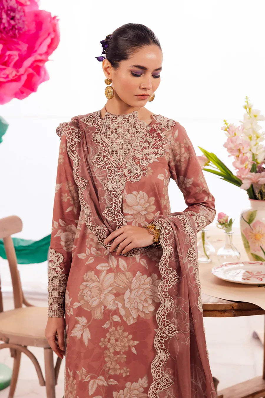 Iznik | Dahlia Embroidered Lawn | DL-12 - Rang-e-Khaas