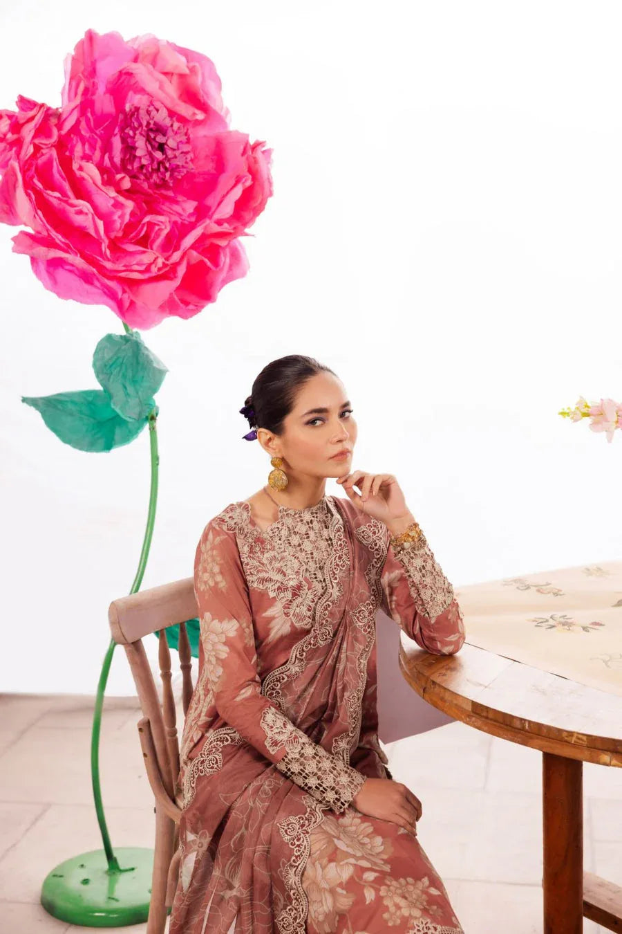Iznik | Dahlia Embroidered Lawn | DL-12 - Rang-e-Khaas