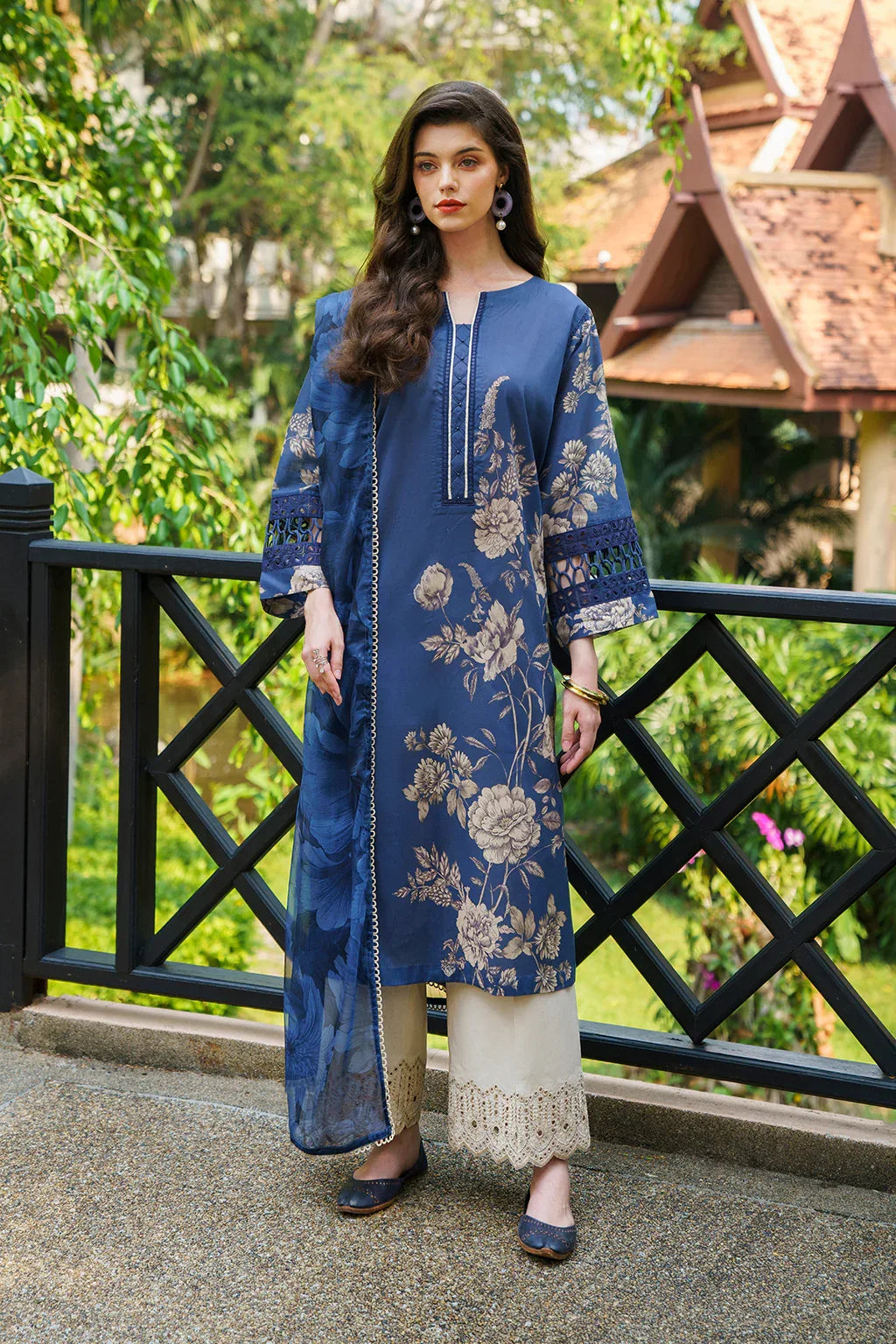 Iznik | Exclusive Lawn | UE-220 PRINTED LAWN - Rang-e-Khaas