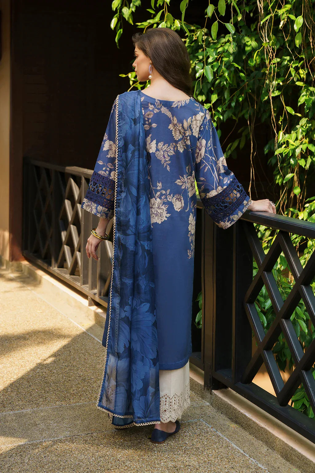 Iznik | Exclusive Lawn | UE-220 PRINTED LAWN - Rang-e-Khaas