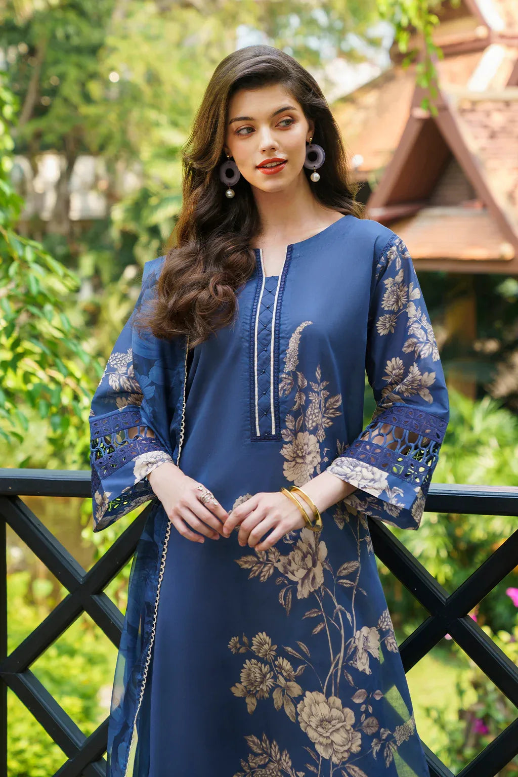 Iznik | Exclusive Lawn | UE-220 PRINTED LAWN - Rang-e-Khaas