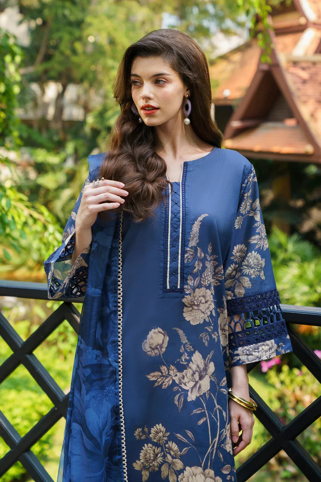 Iznik | Exclusive Lawn | UE-220 PRINTED LAWN - Rang-e-Khaas