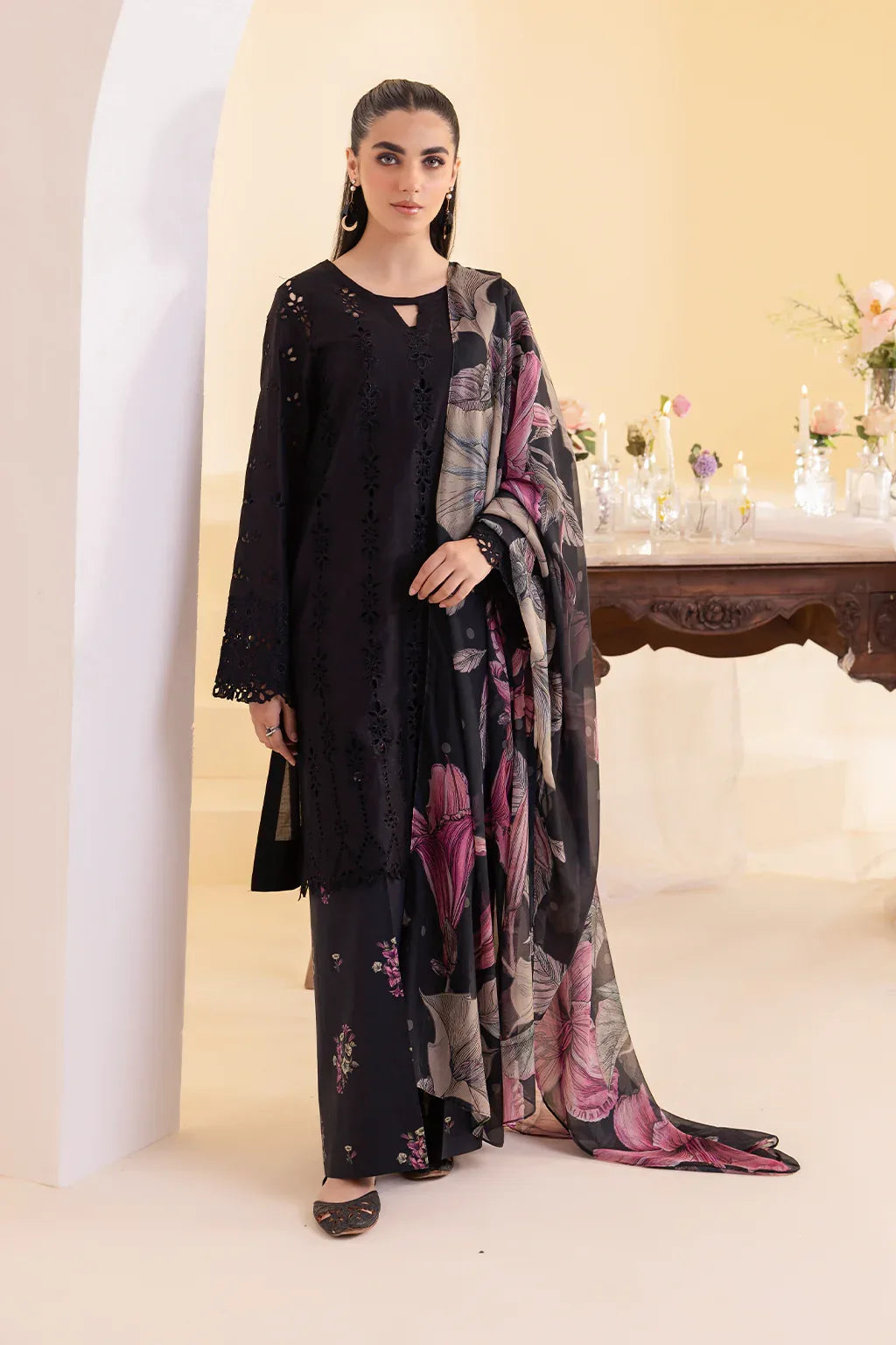 Iznik | Exclusive Lawn | UE-253 EMBROIDERED LAWN - Rang-e-Khaas