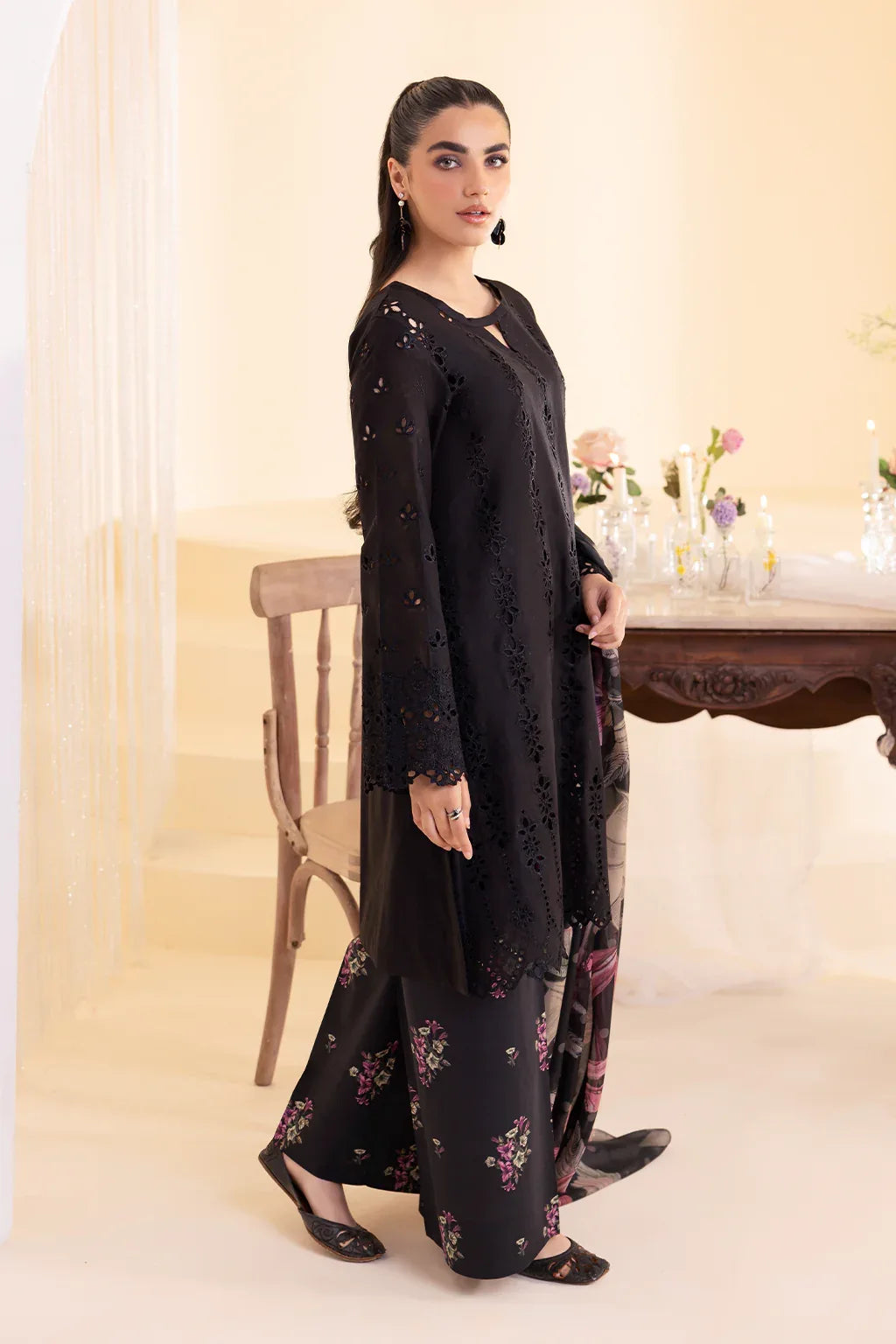 Iznik | Exclusive Lawn | UE-253 EMBROIDERED LAWN - Rang-e-Khaas