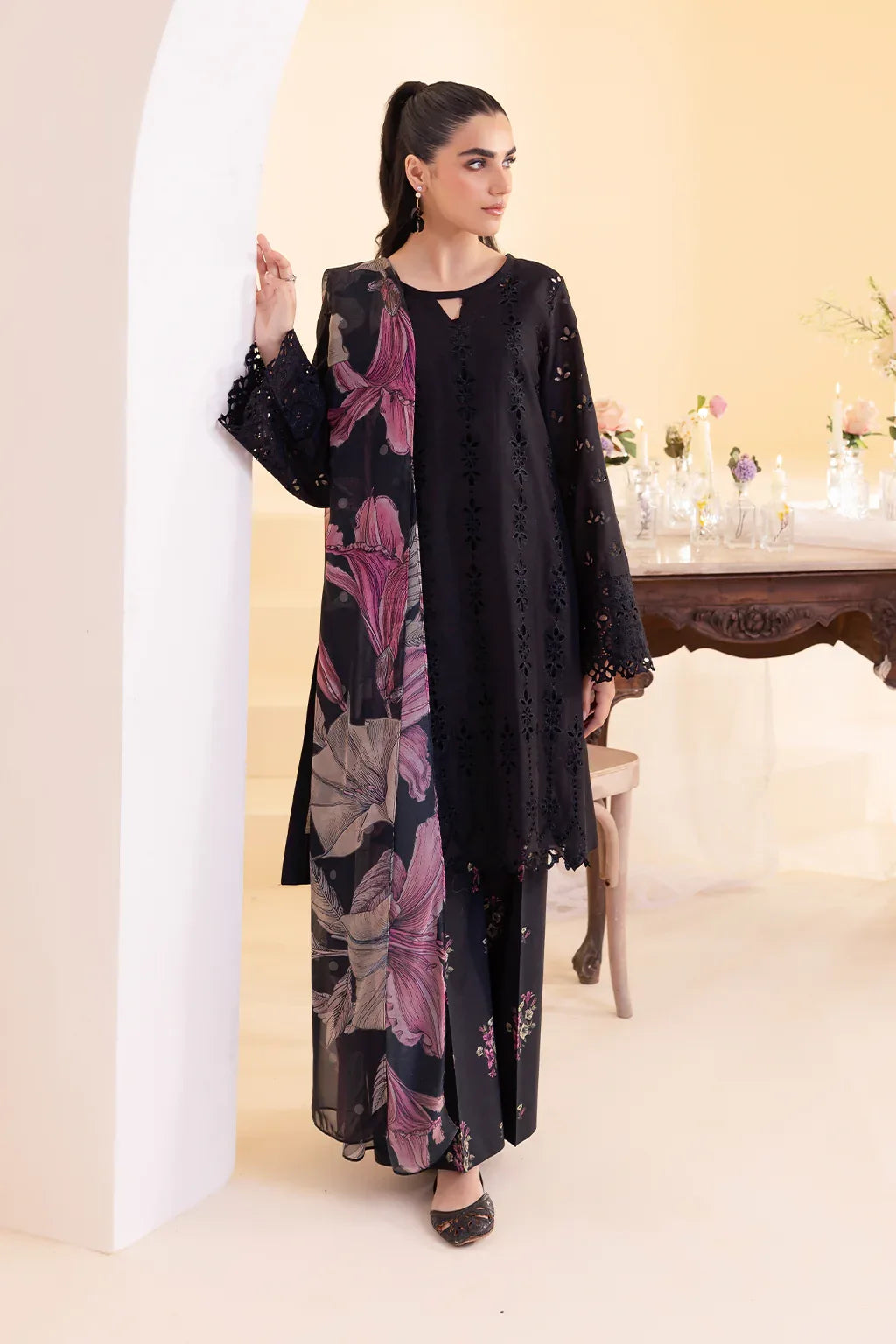 Iznik | Exclusive Lawn | UE-253 EMBROIDERED LAWN - Rang-e-Khaas