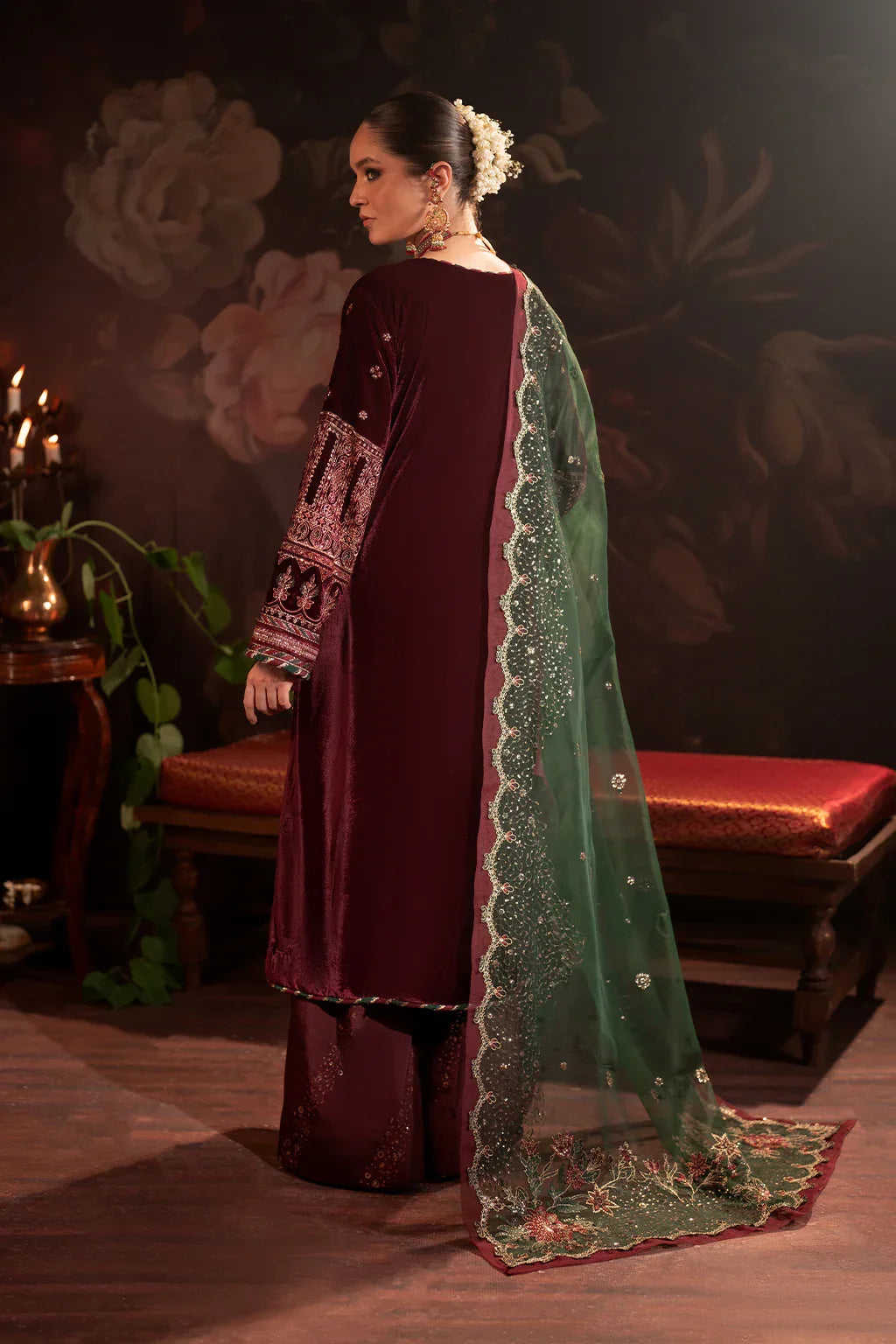 Iznik | Exclusive Velvet | IV-39 - Rang-e-Khaas