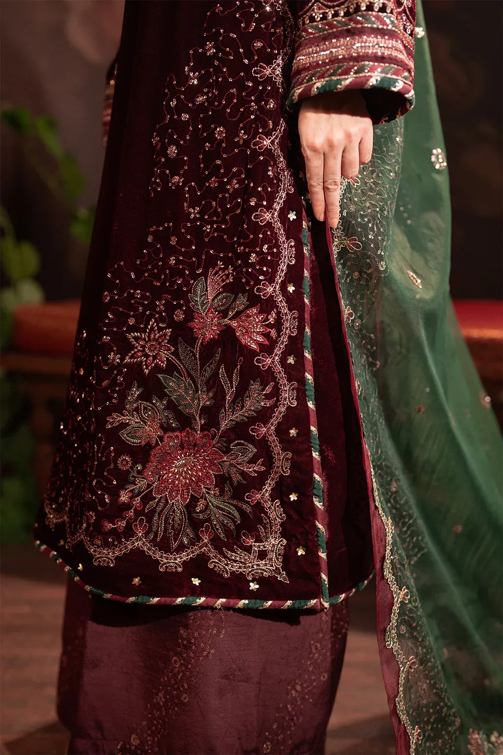 Iznik | Exclusive Velvet | IV-39 - Rang-e-Khaas