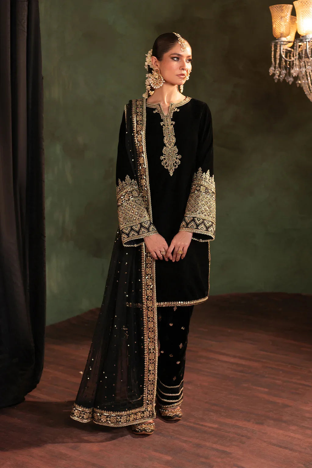 Iznik | Exclusive Velvet | IV-41 - Rang-e-Khaas