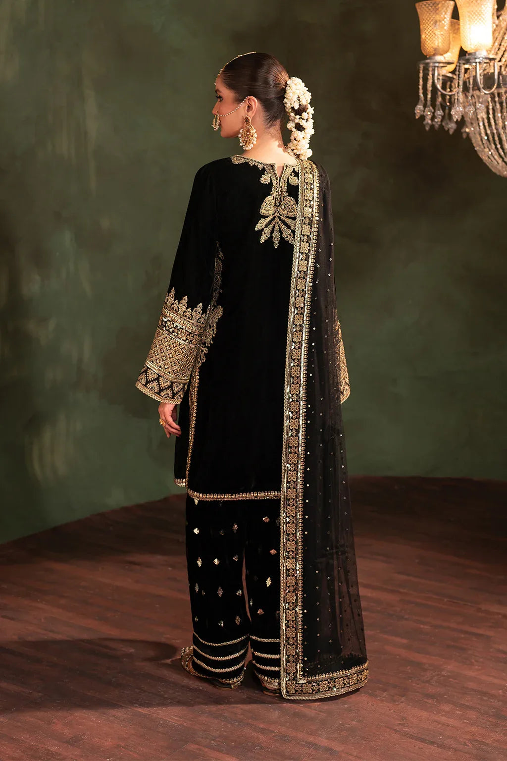 Iznik | Exclusive Velvet | IV-41 - Rang-e-Khaas