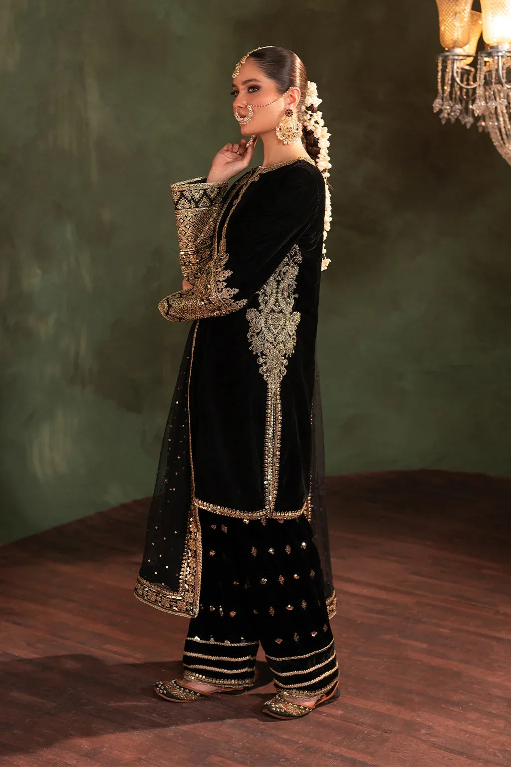 Iznik | Exclusive Velvet | IV-41 - Rang-e-Khaas