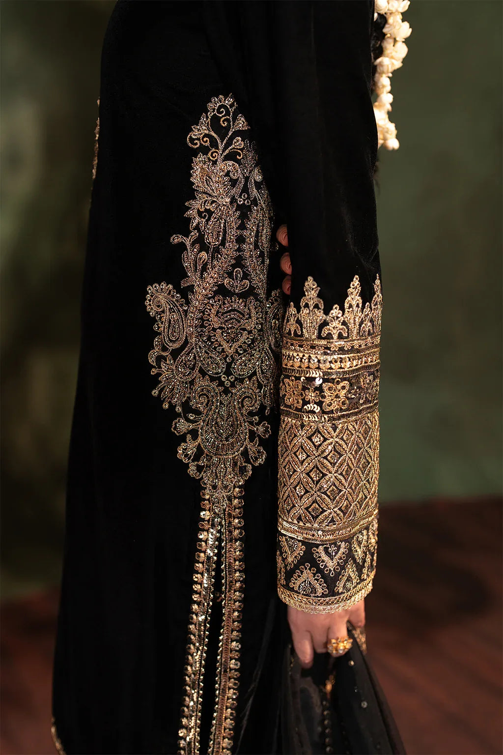 Iznik | Exclusive Velvet | IV-41 - Rang-e-Khaas