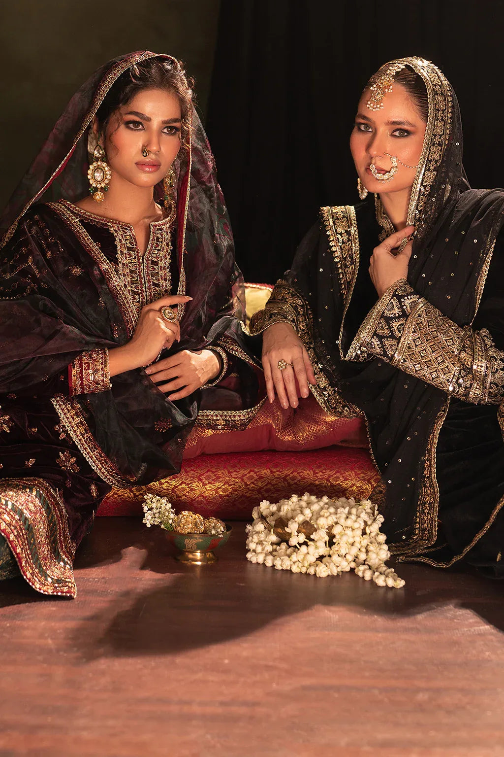 Iznik | Exclusive Velvet | IV-41 - Rang-e-Khaas