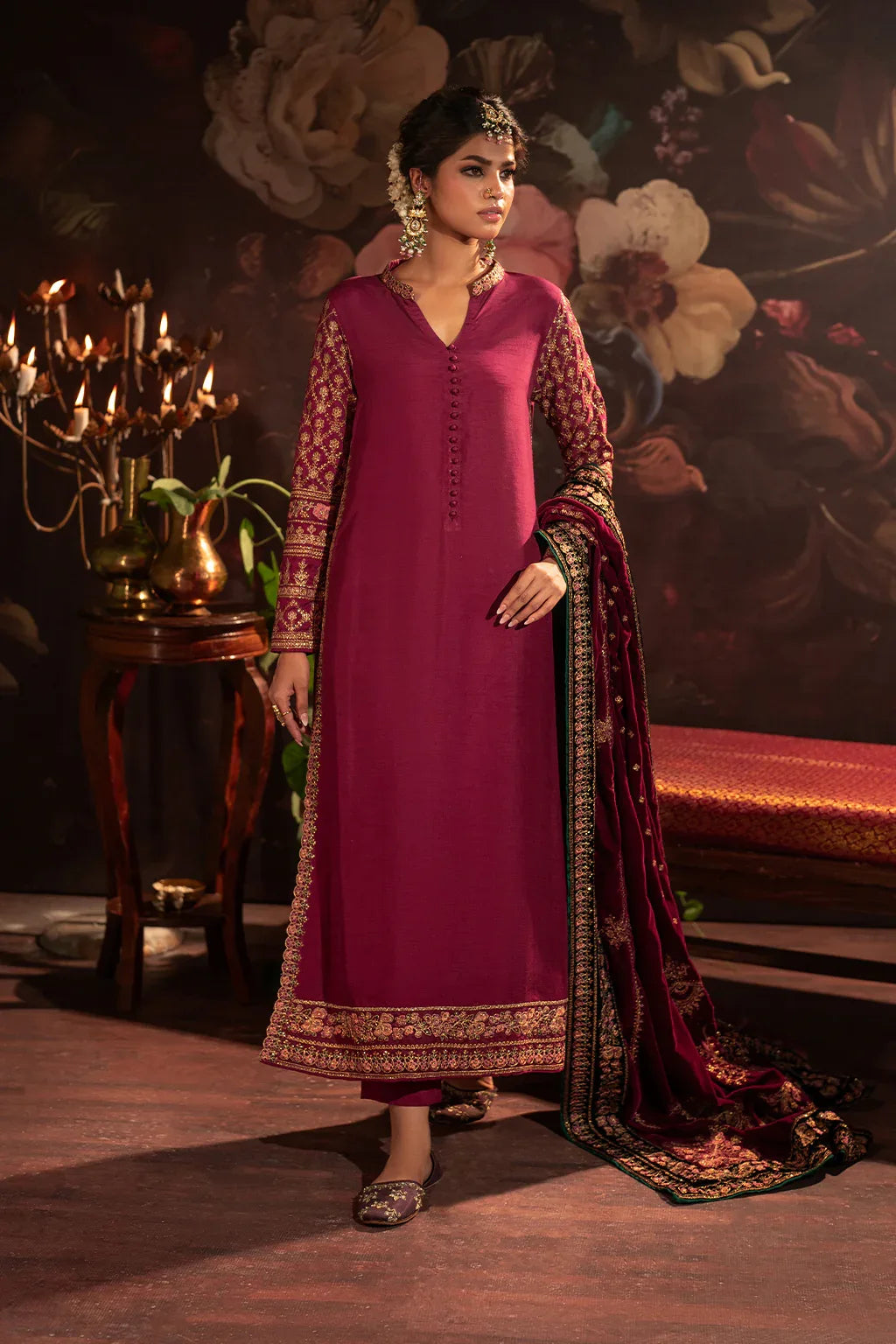 Iznik | Exclusive Velvet | IV-42 - Rang-e-Khaas