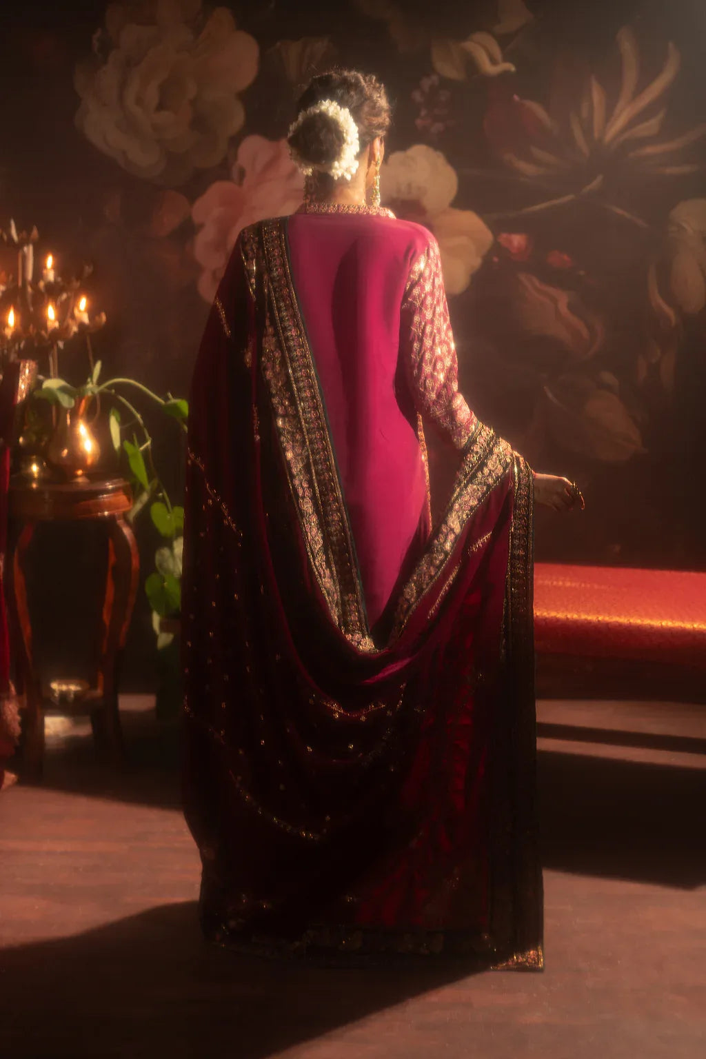Iznik | Exclusive Velvet | IV-42 - Rang-e-Khaas