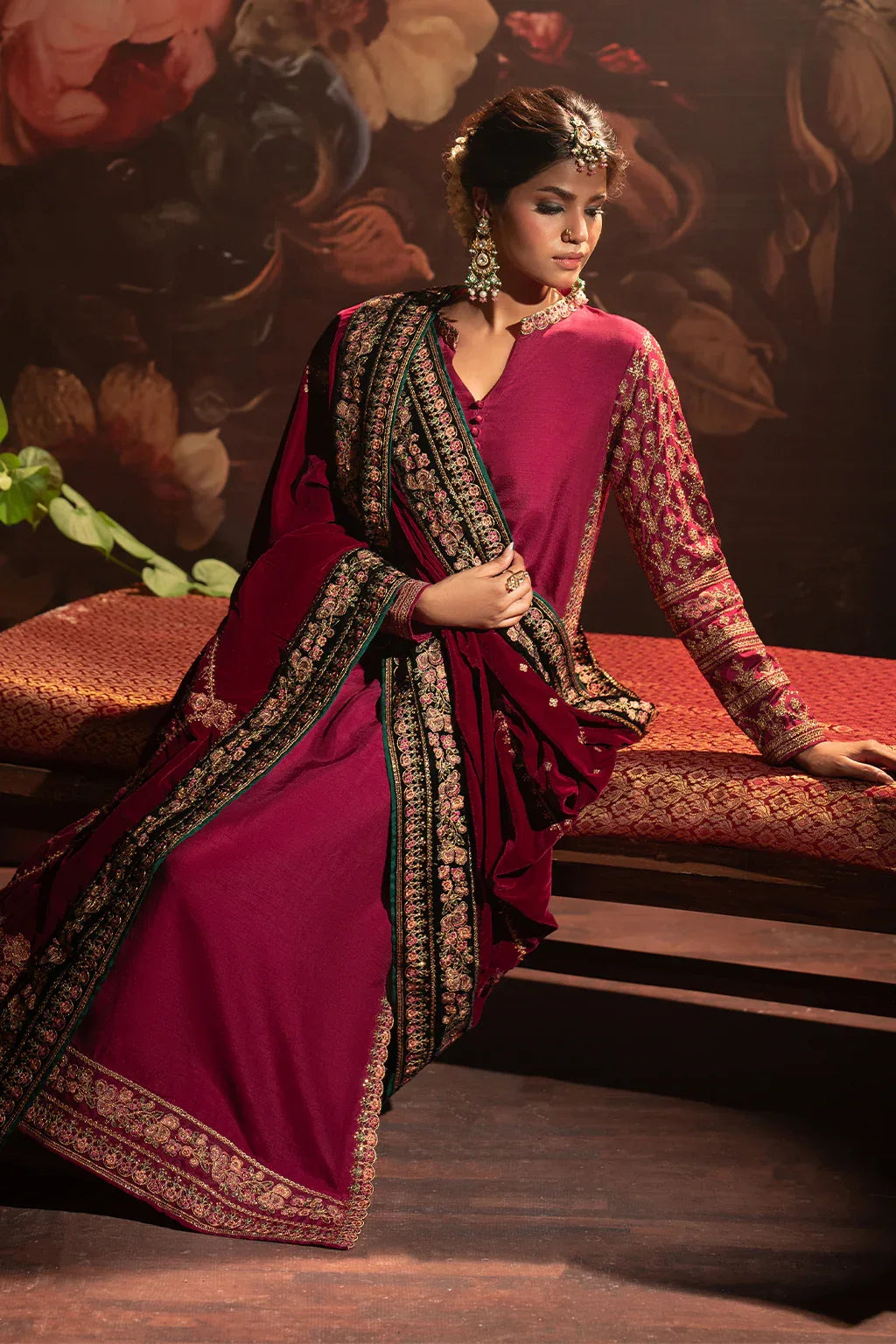 Iznik | Exclusive Velvet | IV-42 - Rang-e-Khaas