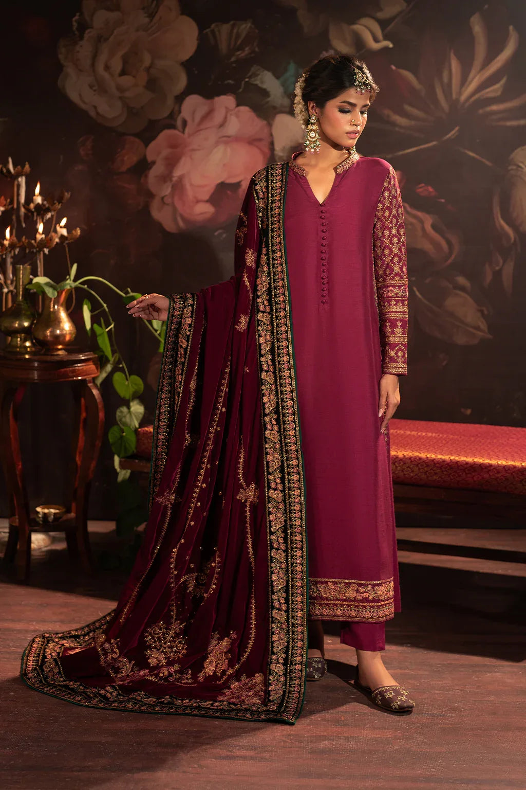 Iznik | Exclusive Velvet | IV-42 - Rang-e-Khaas