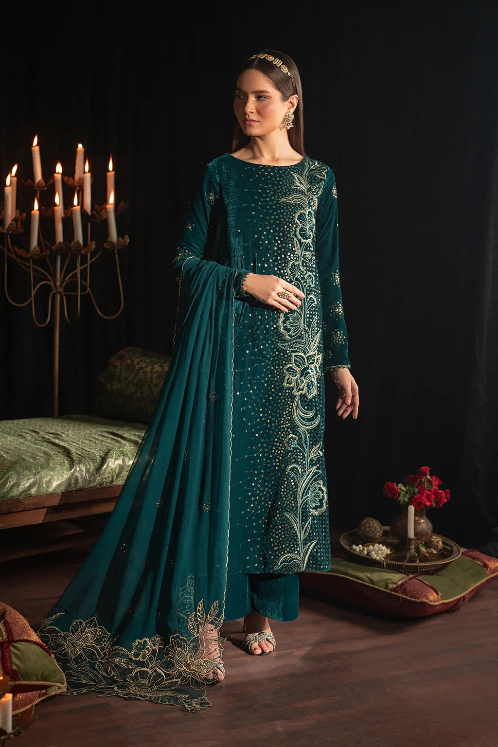 Iznik | Exclusive Velvet | IV-47 - Rang-e-Khaas