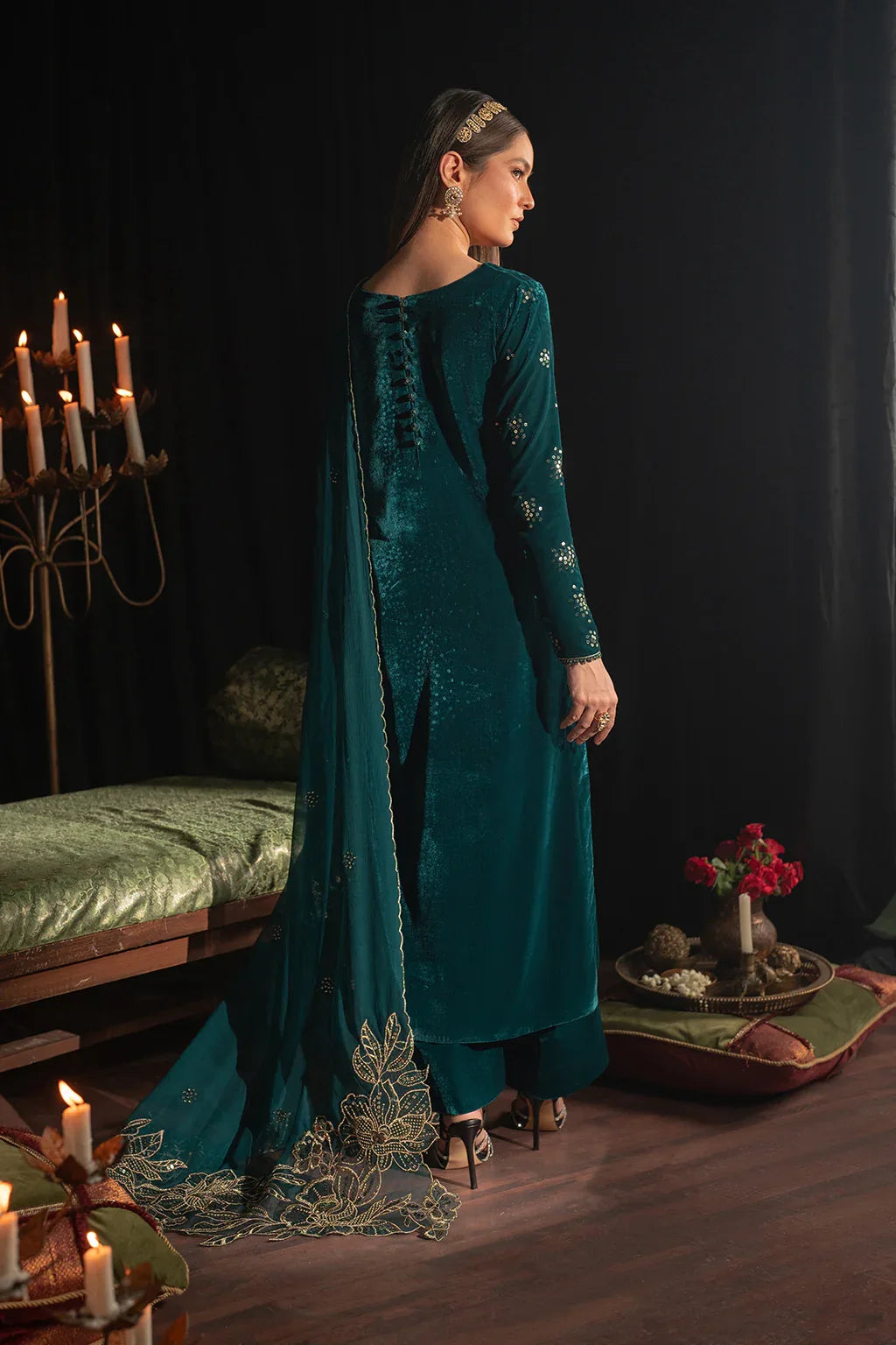 Iznik | Exclusive Velvet | IV-47 - Rang-e-Khaas