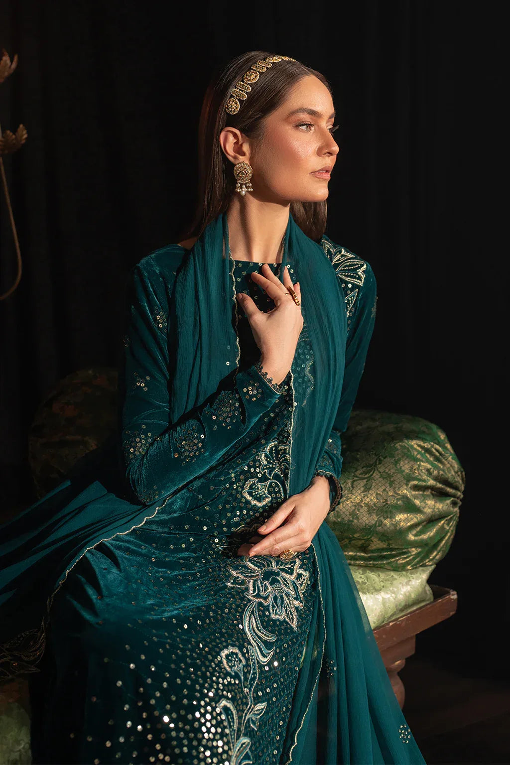 Iznik | Exclusive Velvet | IV-47 - Rang-e-Khaas