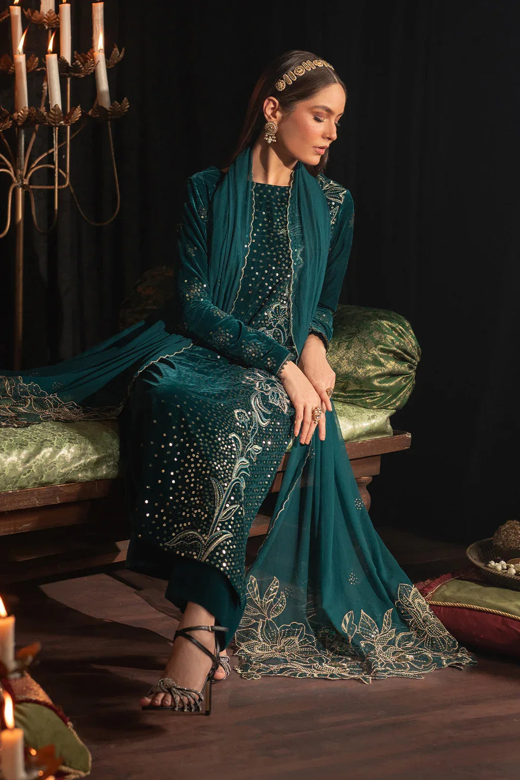 Iznik | Exclusive Velvet | IV-47 - Rang-e-Khaas