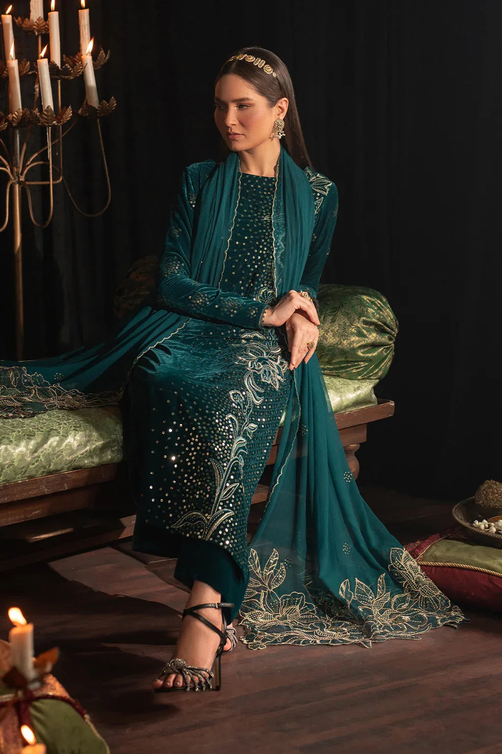 Iznik | Exclusive Velvet | IV-47 - Rang-e-Khaas