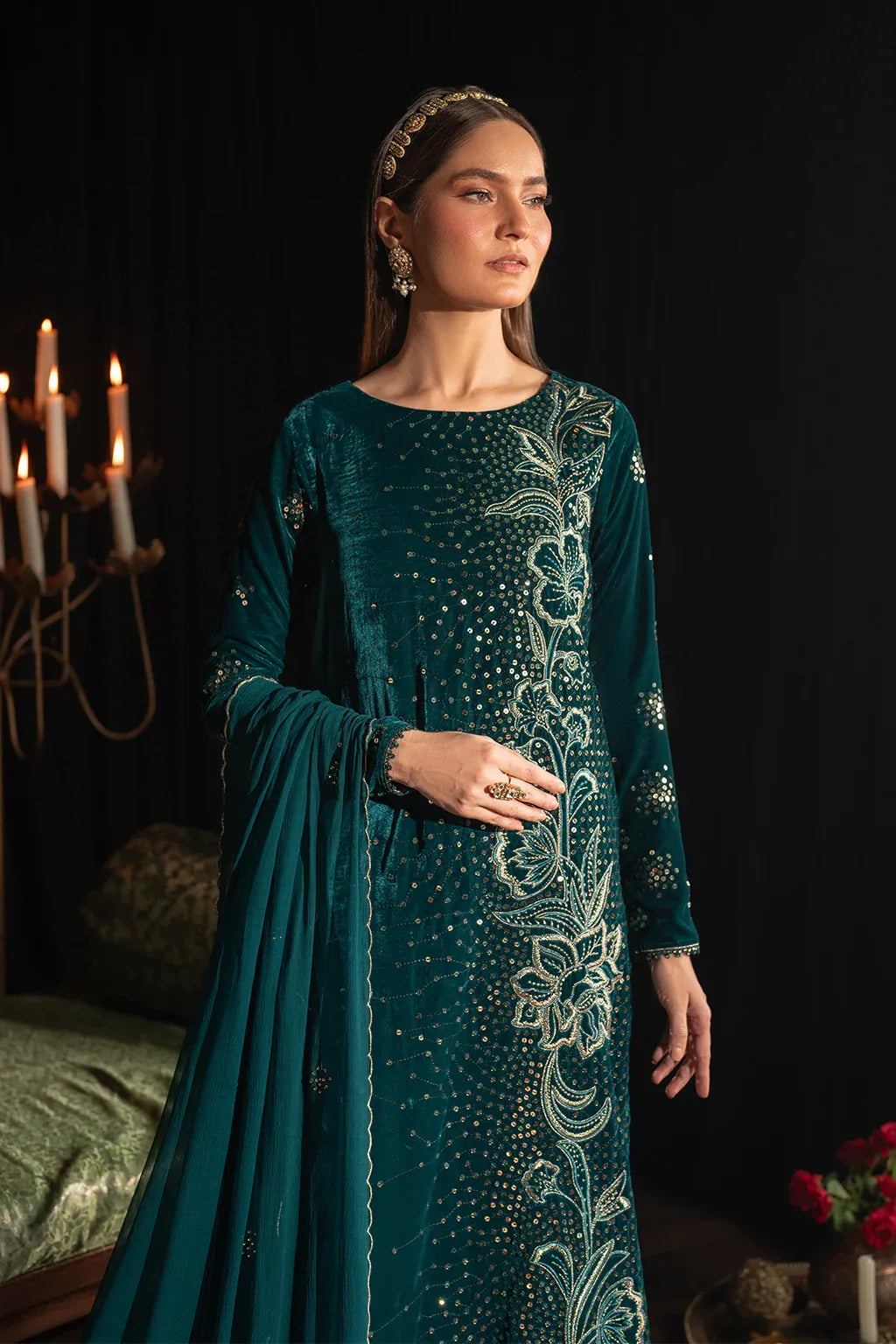 Iznik | Exclusive Velvet | IV-47 - Rang-e-Khaas