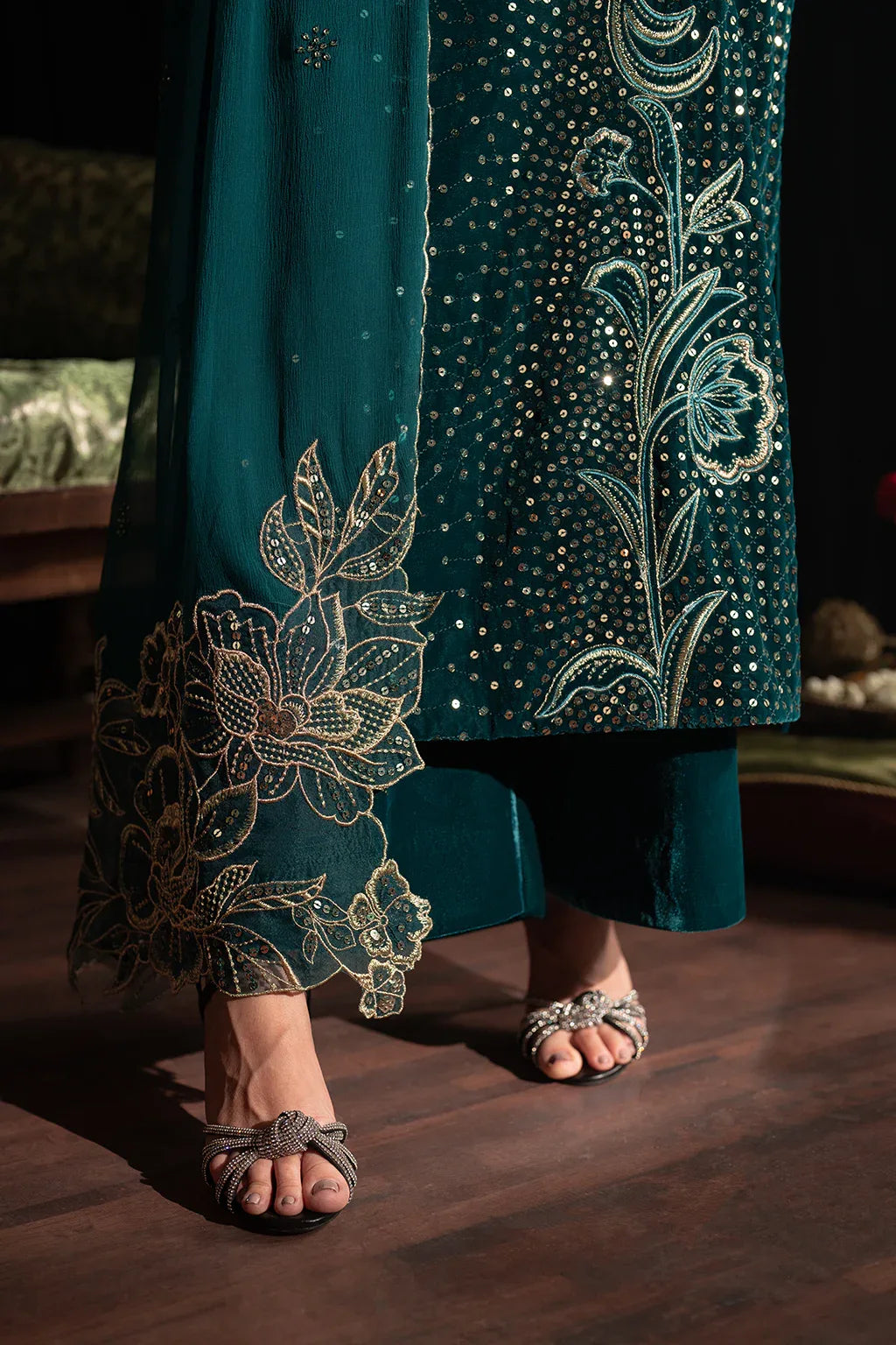 Iznik | Exclusive Velvet | IV-47 - Rang-e-Khaas