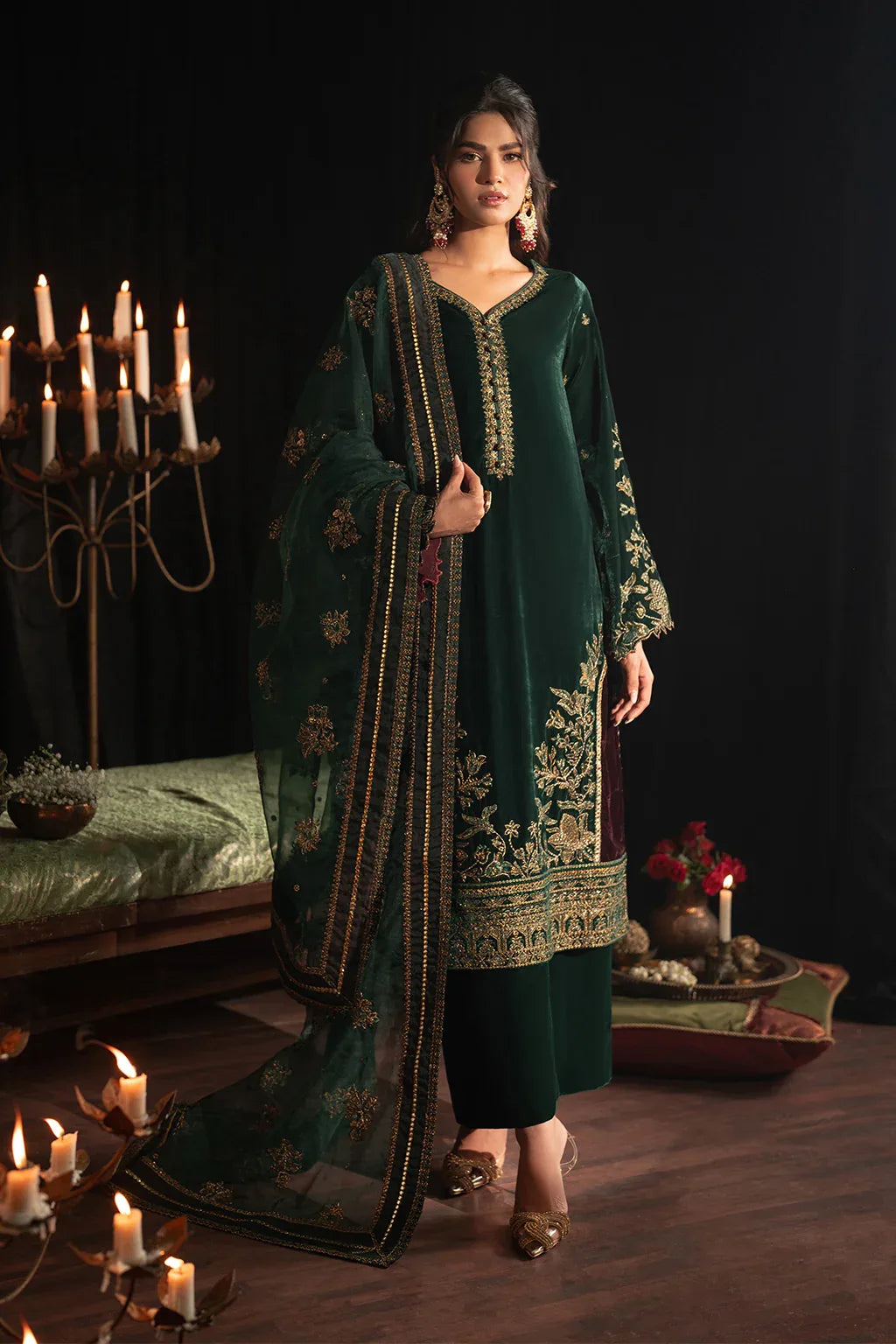 Iznik | Exclusive Velvet | IV-48 - Rang-e-Khaas