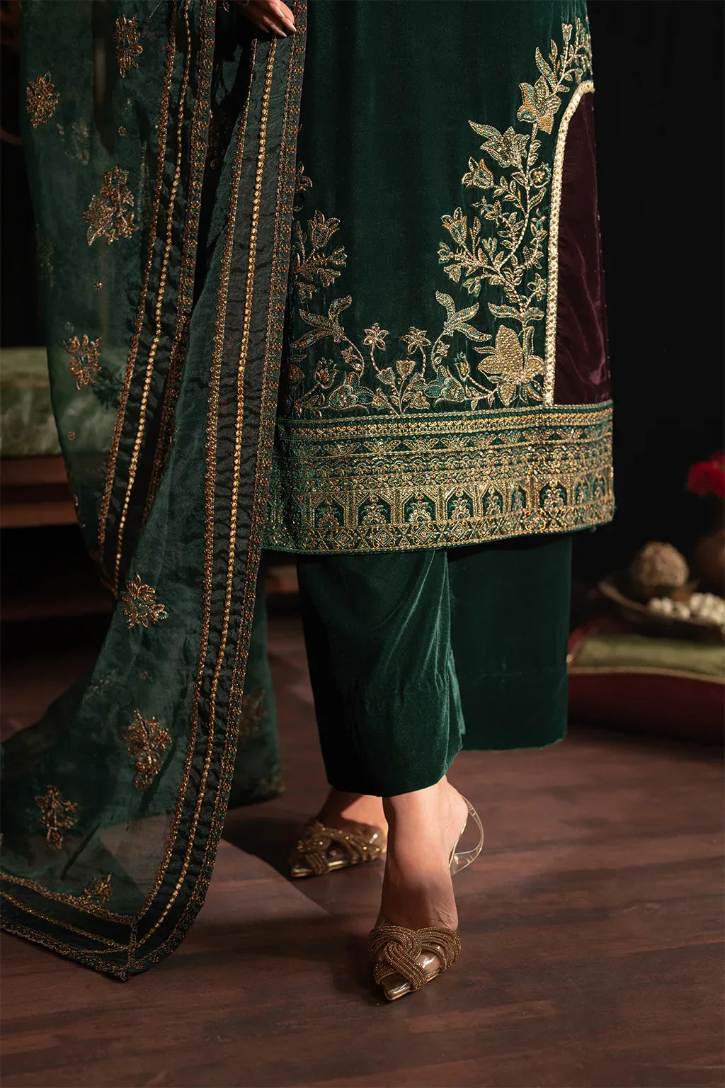 Iznik | Exclusive Velvet | IV-48 - Rang-e-Khaas